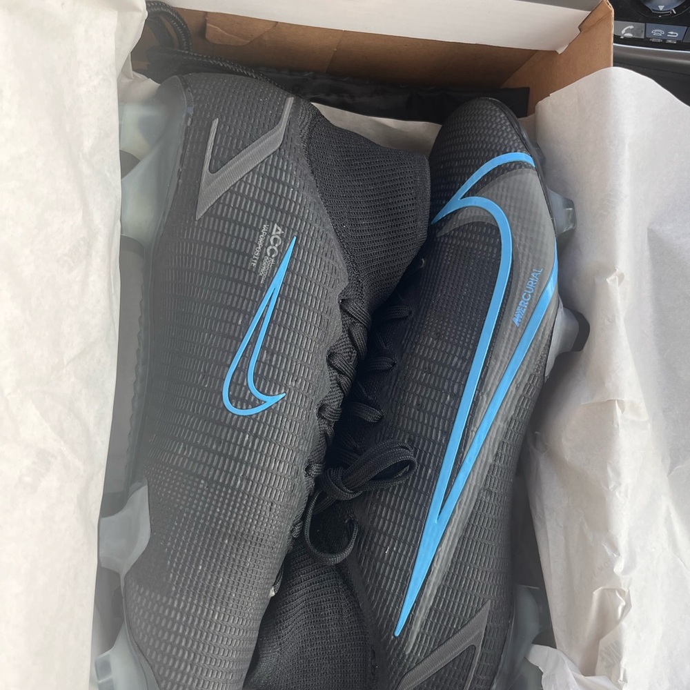 Nike Men's Black and Blue Athletic cleats